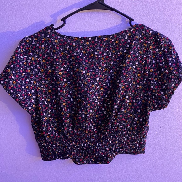 Adorable Crop Top - Picture 2 of 4